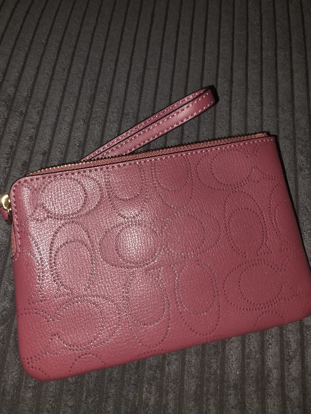 Nwt Coach Perforated Wristlet Pink - Picture 3 of 4